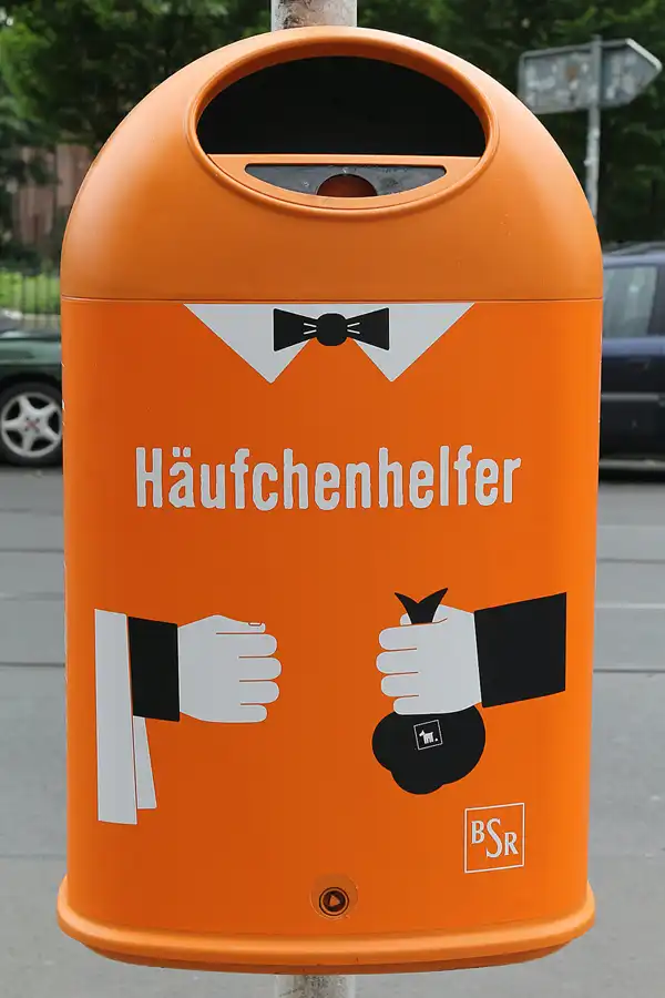 042 | 1900 | bsr – berliner stadtreinigung | häufchenhelfer | © carsten riede fotografie