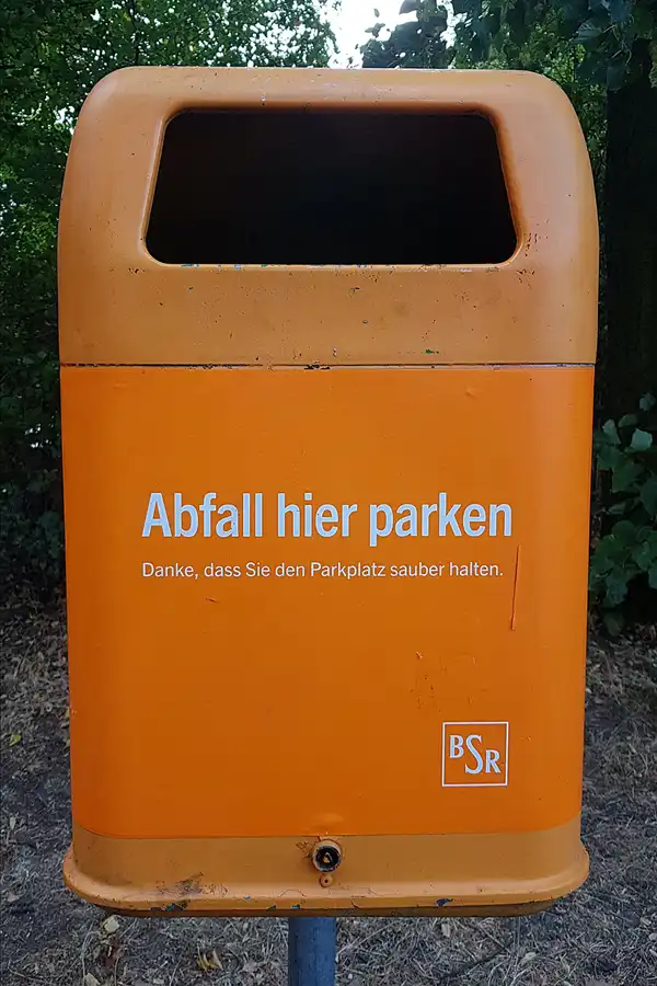 141 | 1900 | bsr – berliner stadtreinigung | abfall hier parken | © carsten riede fotografie