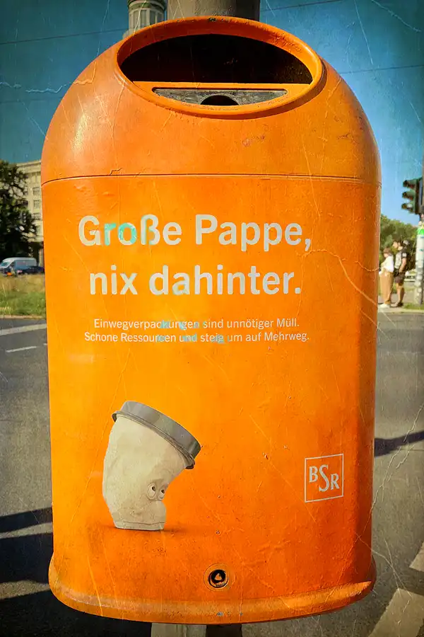 167 | 1900 | bsr – berliner stadtreinigung | grosse pappe, nix dahinter. | © carsten riede fotografie