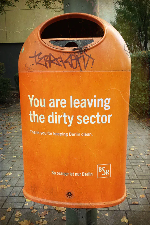 072 | 1900 | bsr – berliner stadtreinigung | you are leaving the dirty sector | © carsten riede fotografie