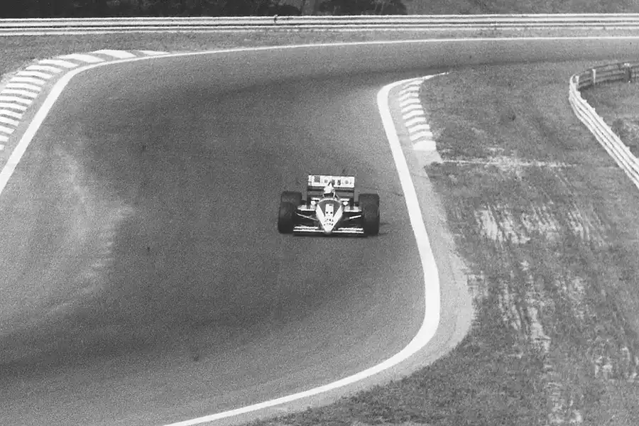 003 | 1986 | Budapest | Ligier-Renault JS27 | Philippe Alliot | © carsten riede fotografie