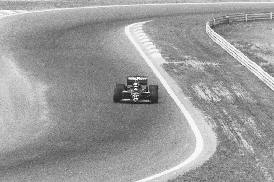 005 | 1986 | Budapest | Lotus-Renault 98T | Johnny Dumfries | © carsten riede fotografie