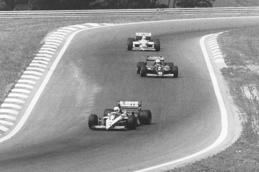 004 | 1986 | Budapest | Ligier-Renault JS27 | Rene Arnoux + Minardi-Motori Moderni M186 | Andrea De Cesaris + Williams-Honda FW11 | Nigel Mansell | © carsten riede fotografie