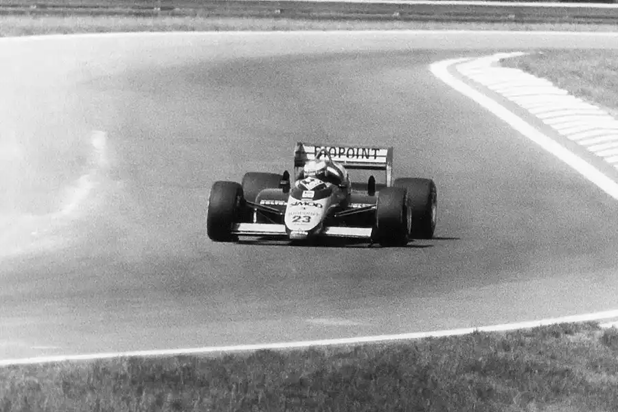 029 | 1987 | Budapest | Minardi-Motori Moderni M186 | Adrian Campos | © carsten riede fotografie