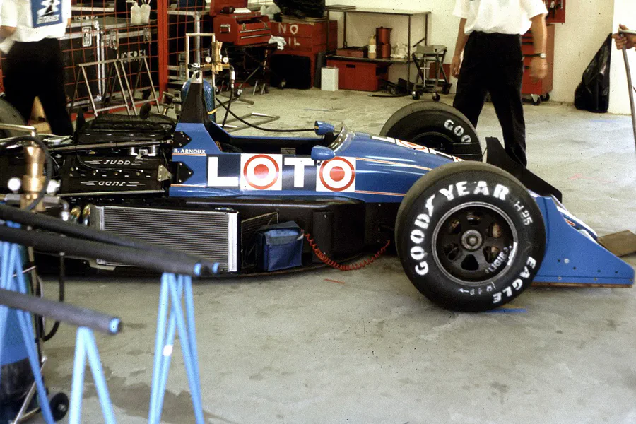 042 | 1988 | Budapest | Ligier-Judd JS31 | © carsten riede fotografie