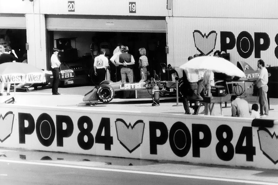 043 | 1988 | Budapest | Ligier-Judd JS31 | © carsten riede fotografie