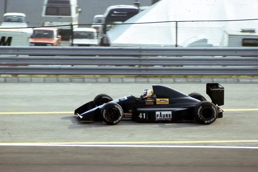 017 | 1989 | Budapest | AGS-Ford Cosworth JH23B | Yannick Dalmas | © carsten riede fotografie