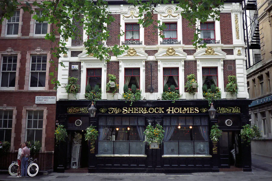034 | 1992 | London | Sherlock Holmes Pub | © carsten riede fotografie