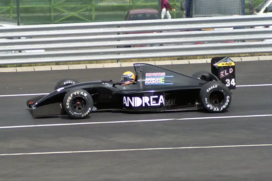 030 | 1992 | Budapest | Andrea Moda-Judd S921 | Roberto Moreno | © carsten riede fotografie