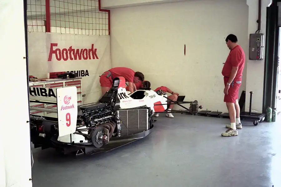 053 | 1992 | Budapest | Footwork-Mugen Honda FA13 | © carsten riede fotografie