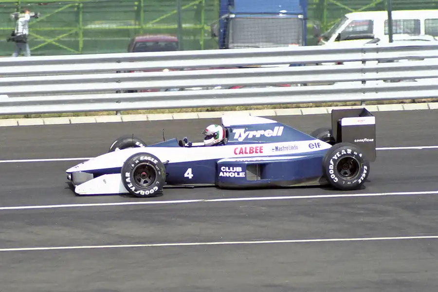 095 | 1992 | Budapest | Tyrrell-Ilmor 020B | Andrea De Cesaris | © carsten riede fotografie
