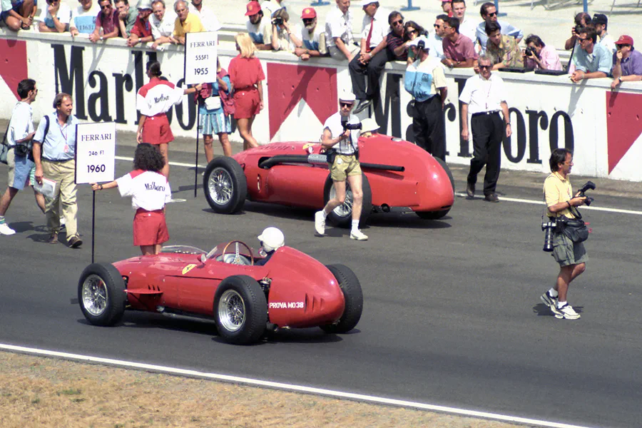 021 | 1992 | Budapest | Ferrari 500th Grand Prix Parade | Ferrari 246 | Tony Brooks + Ferrari 555 | Maurice Trintignant | © carsten riede fotografie
