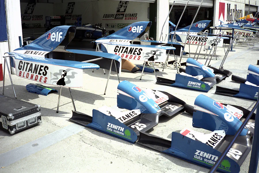 064 | 1992 | Budapest | Ligier-Renault JS37 | © carsten riede fotografie