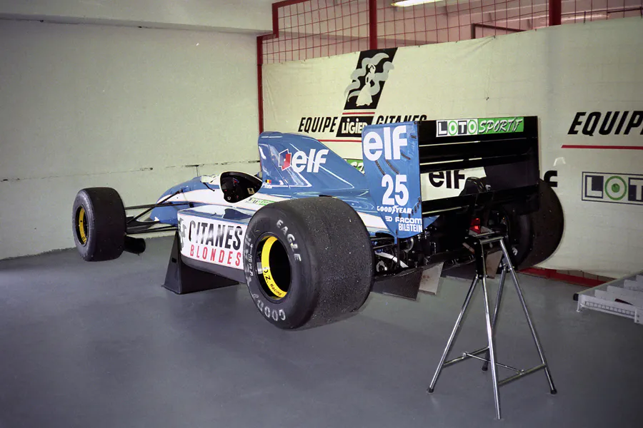 065 | 1992 | Budapest | Ligier-Renault JS37 | © carsten riede fotografie