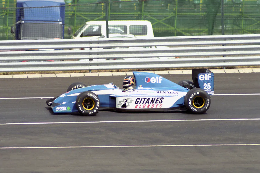 066 | 1992 | Budapest | Ligier-Renault JS37 | Thierry Boutsen | © carsten riede fotografie