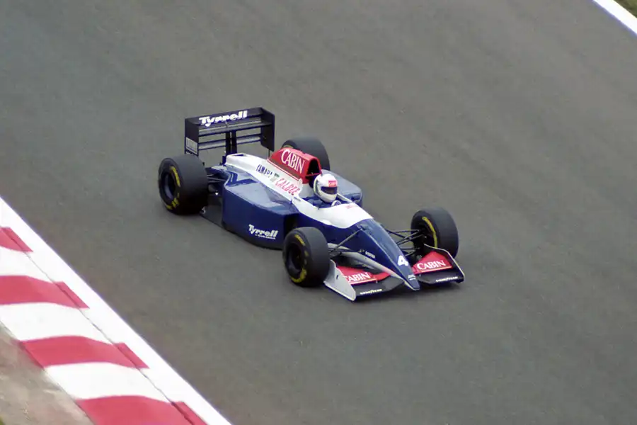 071 | 1993 | Spa-Francorchamps | Tyrrell-Yamaha 021 | Andrea De Cesaris | © carsten riede fotografie