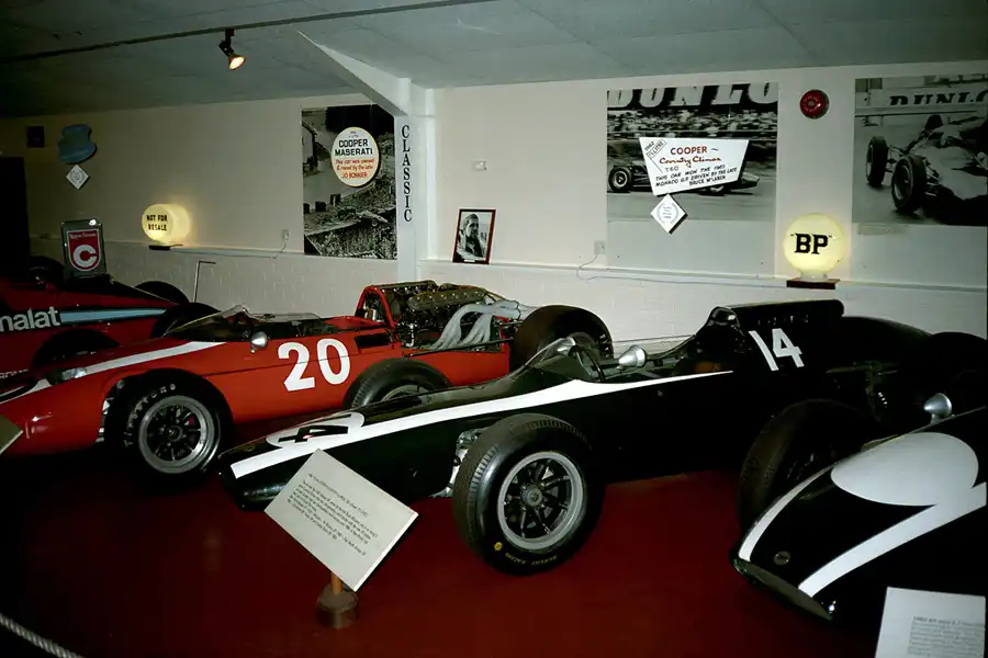 021 | 1994 | Donington | The Donington Collection | Cooper-Maserati T81 (1966-1968) + Cooper-Climax T60 (1962-1965) | © carsten riede fotografie