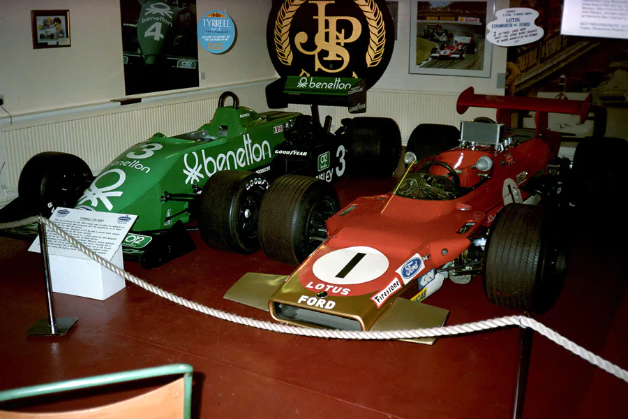 045 | 1994 | Donington | The Donington Collection | Tyrrell-Ford Cosworth 011 (1981-1983) + Lotus-Ford Cosworth 63 (1969) | © carsten riede fotografie