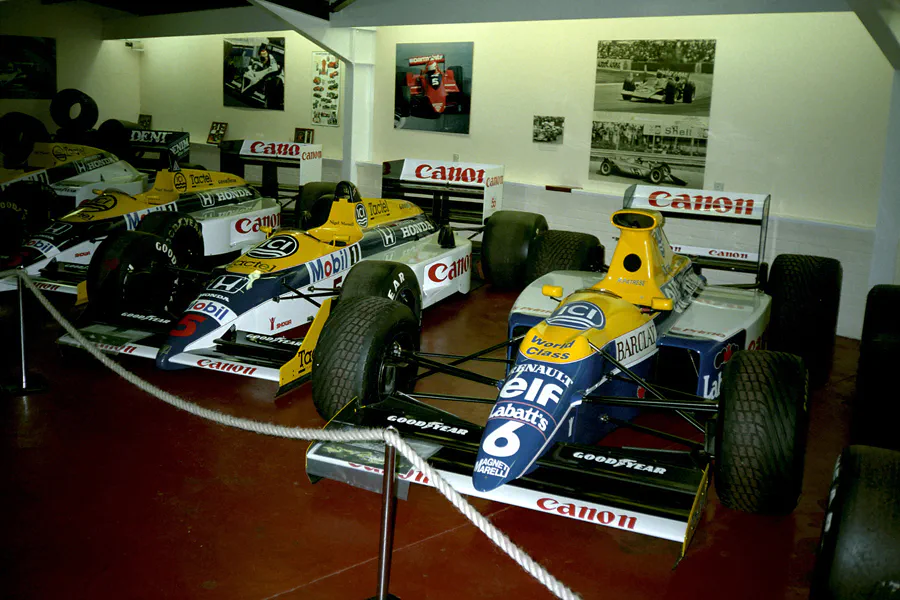 051 | 1994 | Donington | The Donington Collection | Williams-Honda FW11B (1987) + Williams-Renault FW13B (1990) | © carsten riede fotografie
