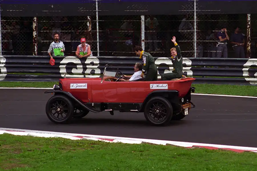 048 | 1994 | Monza | Autodromo Nazionale Monza | Drivers Parade | Alex Zanardi + Johnny Herbert | © carsten riede fotografie