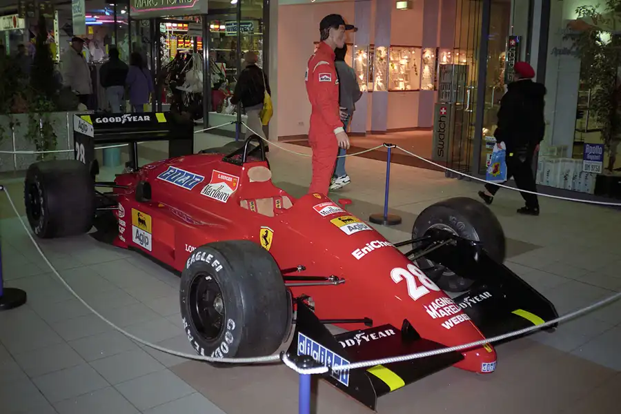 007 | 1995 | Berlin | Ferrari F1/87/88C | © carsten riede fotografie
