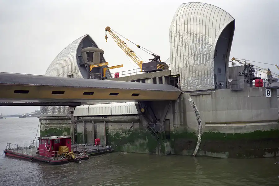 011 | 1995 | London | Thames Flood Barrier | © carsten riede fotografie