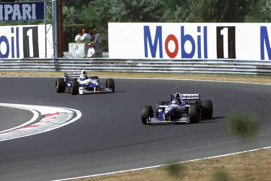 041 | 1996 | Budapest | Williams-Renault FW18 | Damon Hill + Williams-Renault FW18 | Jacques Villeneuve | © carsten riede fotografie