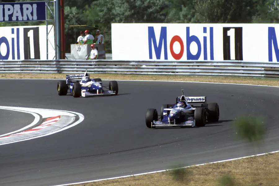 041 | 1996 | Budapest | Williams-Renault FW18 | Damon Hill + Williams-Renault FW18 | Jacques Villeneuve | © carsten riede fotografie