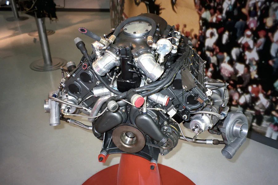 032 | 1998 | Maranello | Galleria Ferrari | Motor Ferrari 1988 (Typ F126/88) | © carsten riede fotografie