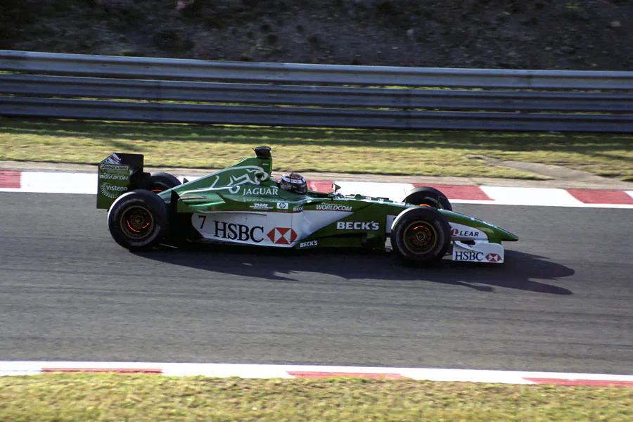 021 | 2000 | Spa-Francorchamps | Jaguar-Ford Cosworth R1 | Eddie Irvine | © carsten riede fotografie