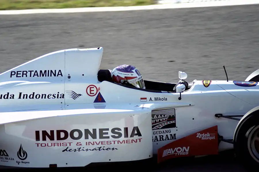 031 | 2000 | Spa-Francorchamps | Lola-Zytek B99/50 | Ananda Mikola | © carsten riede fotografie