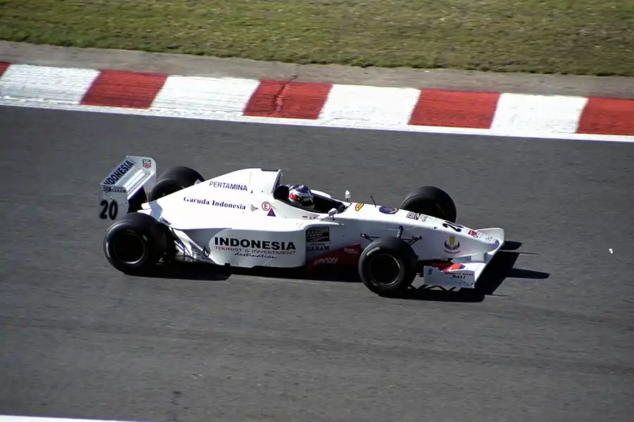 032 | 2000 | Spa-Francorchamps | Lola-Zytek B99/50 | Ananda Mikola | © carsten riede fotografie