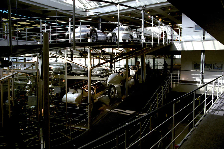 016 | 2000 | Stuttgart | Mercedes Benz Museum | © carsten riede fotografie