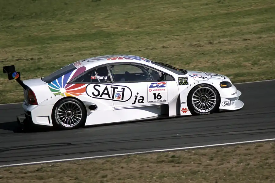 013 | 2001 | Motopark Oschersleben | DTM | Opel Astra V8 Coupe | Alan Menu | © carsten riede fotografie