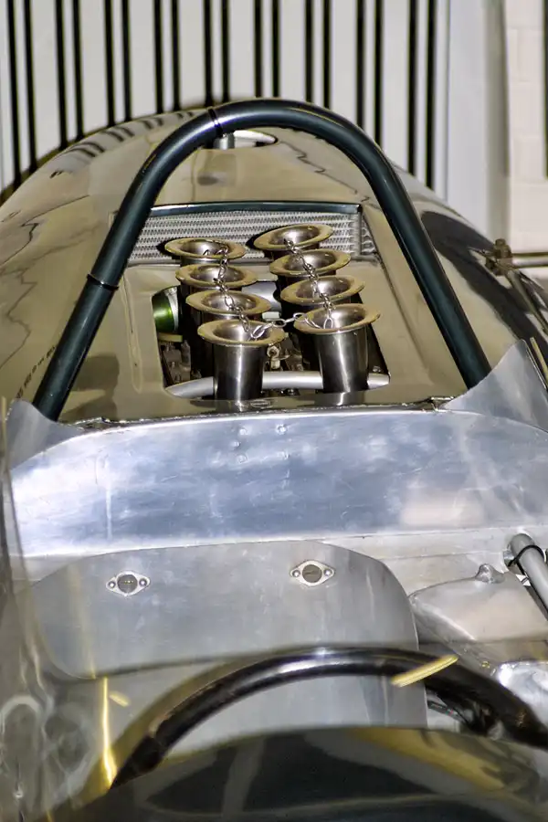 129 | 2003 | Donington | Grand Prix Collection | BRM P67 (1964) | © carsten riede fotografie