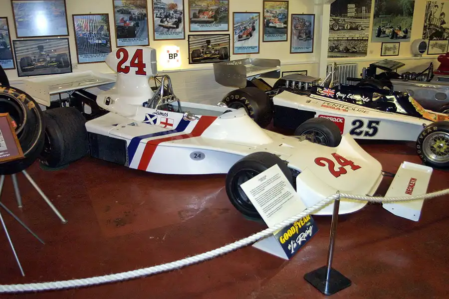 208 | 2003 | Donington | Grand Prix Collection | Hesketh-Ford Cosworth 308 (1974-1975) | © carsten riede fotografie