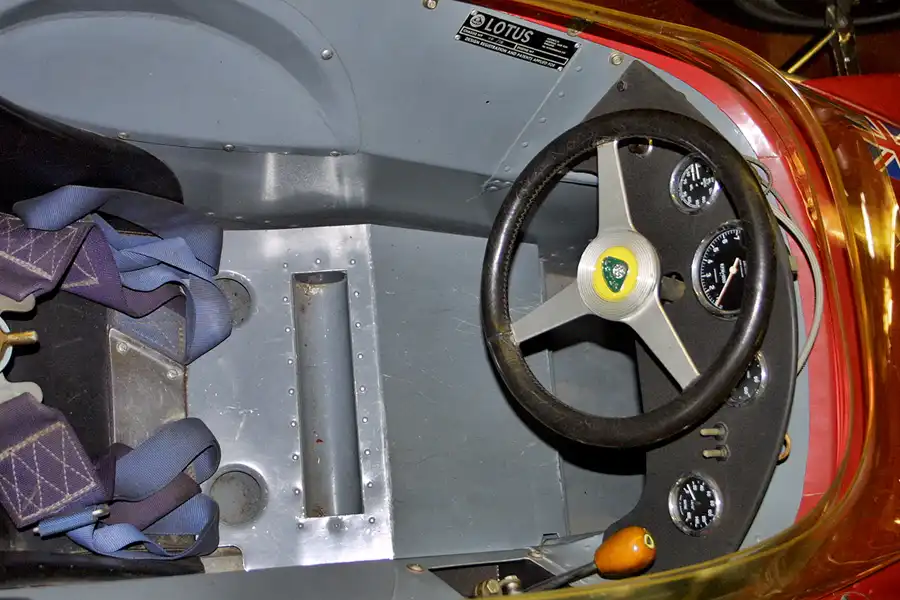 267 | 2003 | Donington | Grand Prix Collection | Lotus-Ford Cosworth 49B (1968) | © carsten riede fotografie