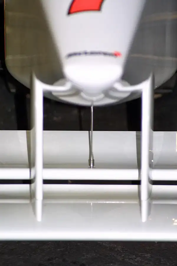 326 | 2003 | Donington | Grand Prix Collection | McLaren-Mercedes Benz MP4/10B-1 (1995) | © carsten riede fotografie