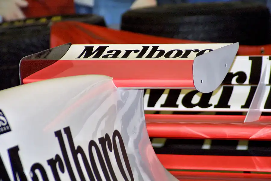 328 | 2003 | Donington | Grand Prix Collection | McLaren-Mercedes Benz MP4/10B-1 (1995) | © carsten riede fotografie
