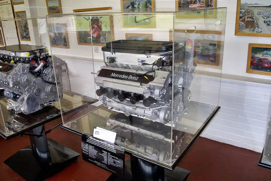 339 | 2003 | Donington | Grand Prix Collection | Mercedes Benz FO110D V10 Motor (1995-1996) | © carsten riede fotografie