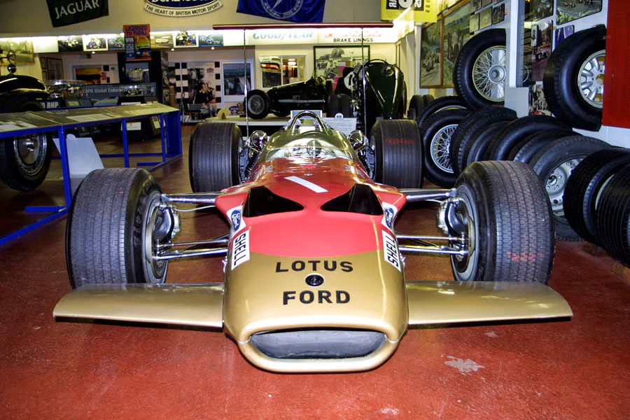 268 | 2003 | Donington | Grand Prix Collection | Lotus-Ford Cosworth 49B (1968) | © carsten riede fotografie