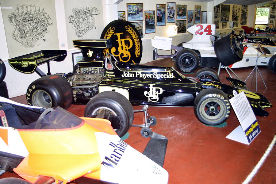 272 | 2003 | Donington | Grand Prix Collection | Lotus-Ford Cosworth 72D-8 (1971-1974) | © carsten riede fotografie
