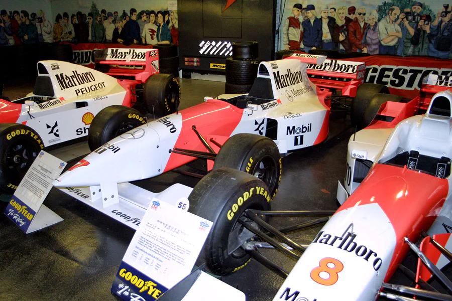 324 | 2003 | Donington | Grand Prix Collection | McLaren-Mercedes Benz MP4/10B-1 (1995) | © carsten riede fotografie