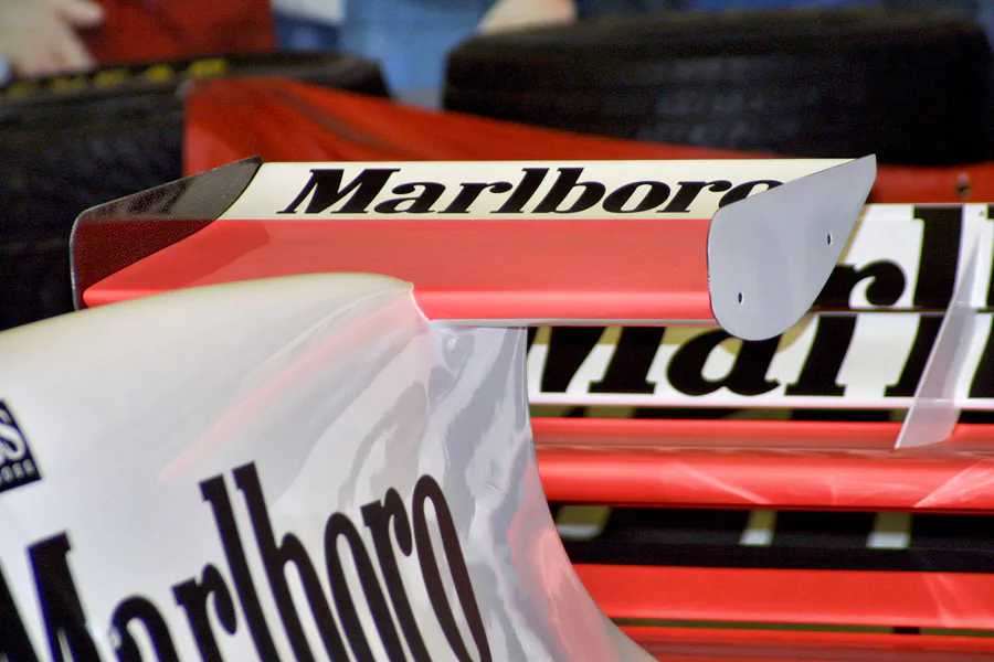 328 | 2003 | Donington | Grand Prix Collection | McLaren-Mercedes Benz MP4/10B-1 (1995) | © carsten riede fotografie