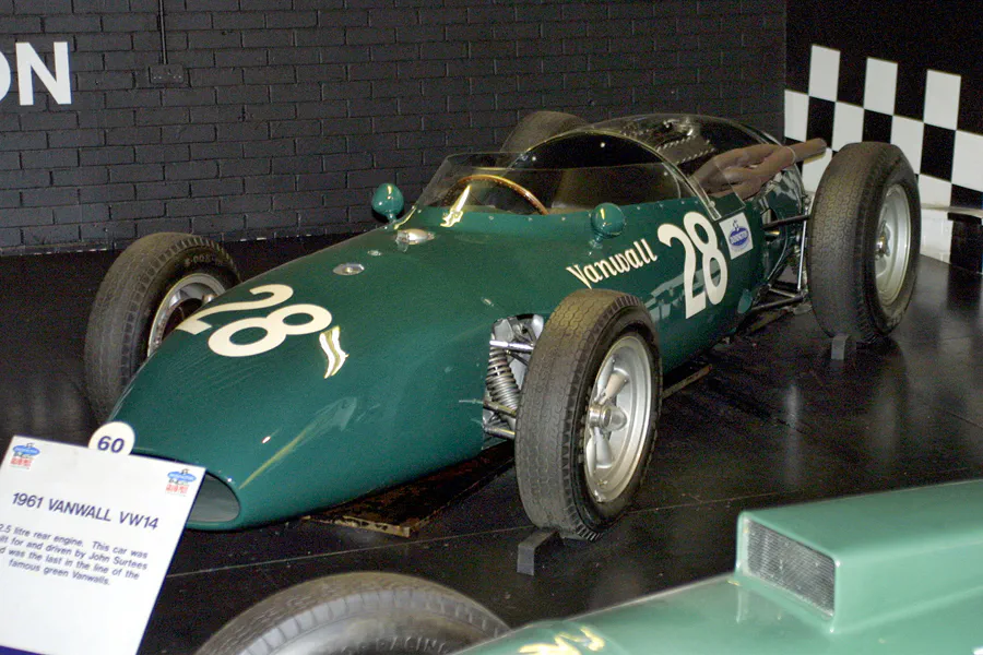 381 | 2003 | Donington | Grand Prix Collection | Vanwall VW14 (1961) | © carsten riede fotografie