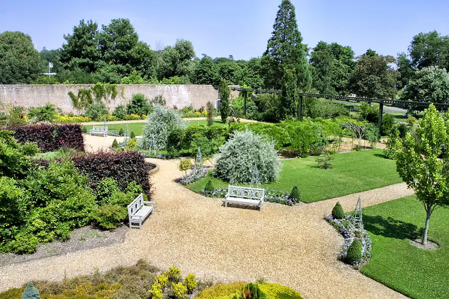 228 | 2003 | Beaulieu | The National Motor Museum | The Gardens | © carsten riede fotografie