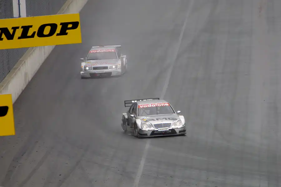 027 | 2004 | Eurospeedway | DTM | Audi A4 DTM | Frank Biela + Opel Vectra GTS | Laurent Aiello | © carsten riede fotografie