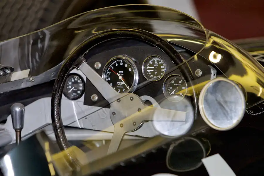 058 | 2004 | Donington | Grand Prix Collection | BRM P67 (1964) | © carsten riede fotografie