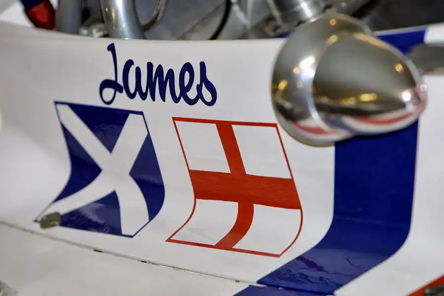 101 | 2004 | Donington | Grand Prix Collection | Hesketh-Ford Cosworth 308 (1974-1975) | © carsten riede fotografie