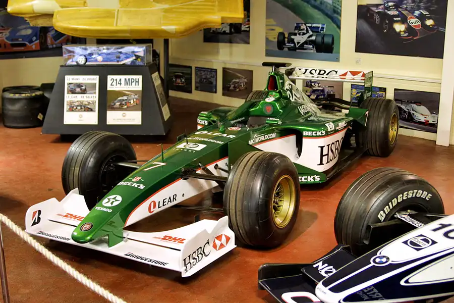 104 | 2004 | Donington | Grand Prix Collection | Jaguar-Ford Cosworth R1 (2000) | © carsten riede fotografie